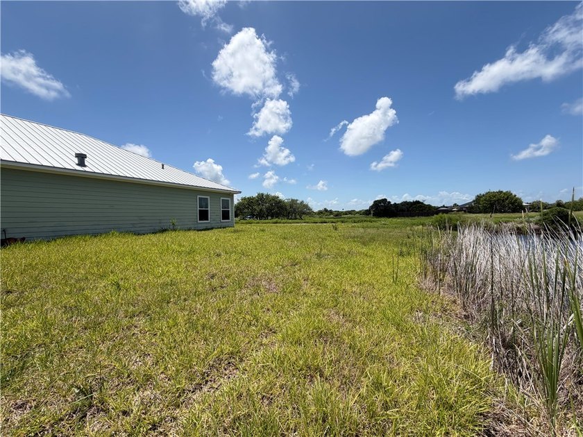Discover the potential of this spacious 4-bedroom, 4-bath home - photo 2