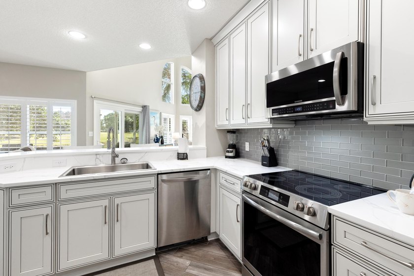 Welcome to 982 Northshore Drive, a beautifully updated townhome - photo 17