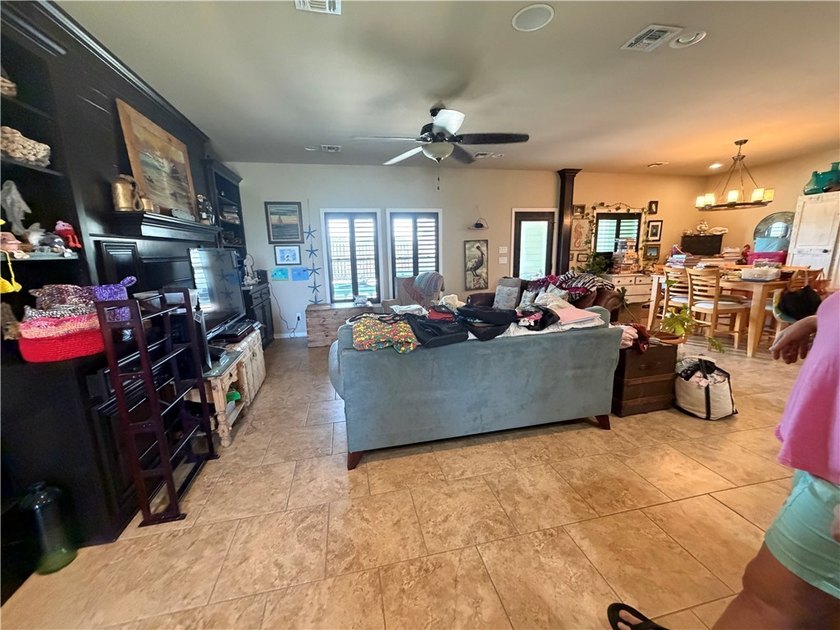 Discover the potential of this spacious 4-bedroom, 4-bath home - photo 8