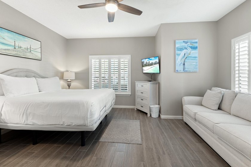 Welcome to 982 Northshore Drive, a beautifully updated townhome - photo 20