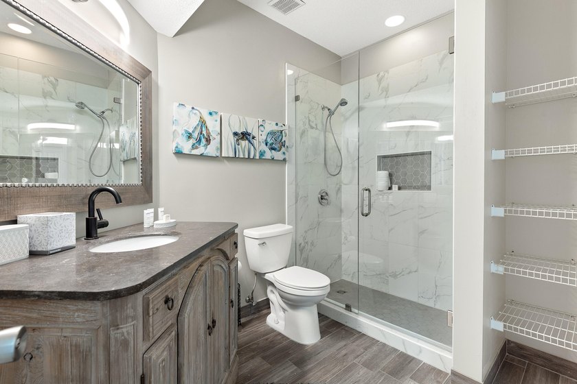 Welcome to 982 Northshore Drive, a beautifully updated townhome - photo 21
