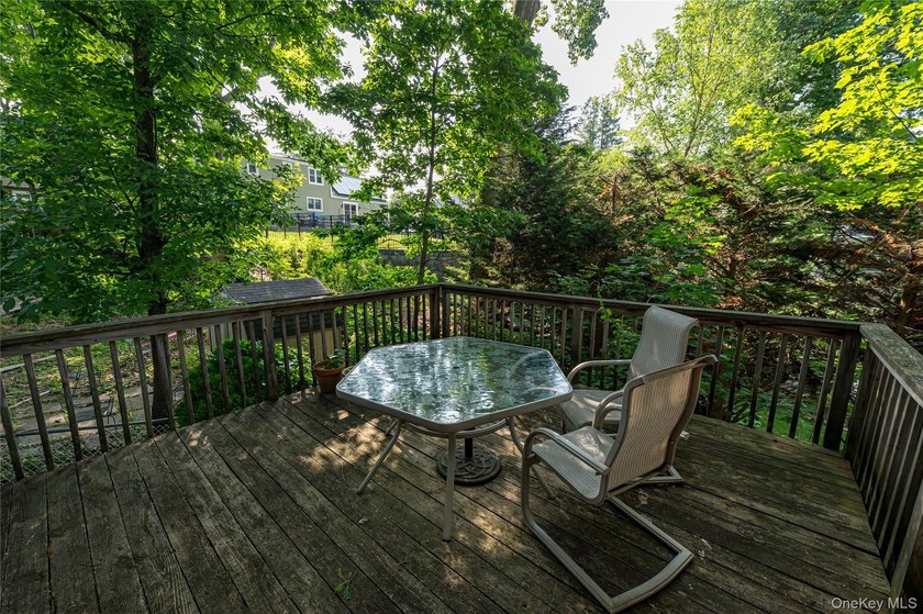 Opportunity to make this charming Halesite home your own. Tucked - photo 27