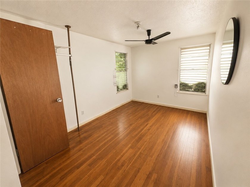 Investor special with plenty of potential. This 3 bedroom, 1 - photo 7