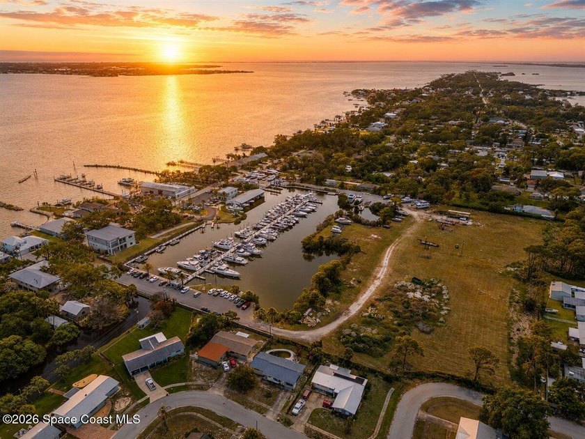 Experience the pinnacle of coastal luxury at Marina Bay Estates - photo 3
