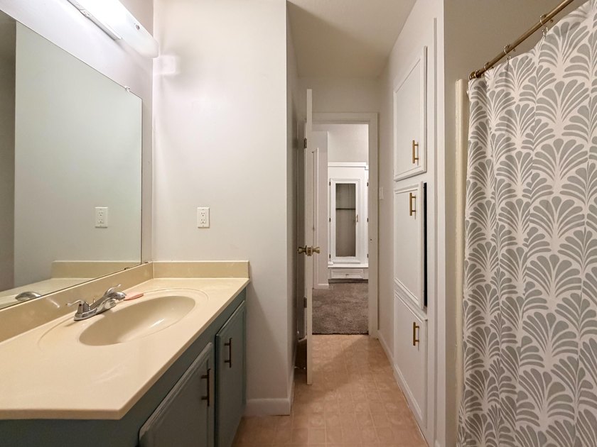 Welcome home to this charming 3-bedroom, 2.5 bath home in the - photo 31