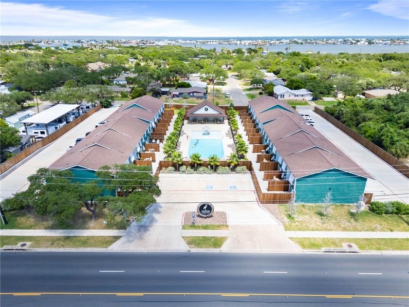 Welcome to LITTLE BAY LANDING, a beautifully renovated 24-unit - photo 3