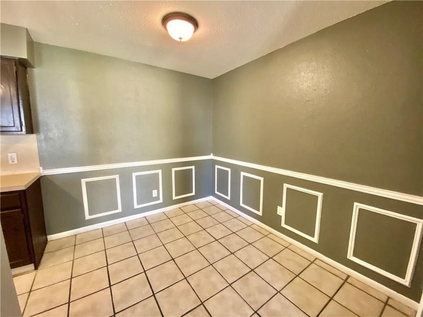 Welcome to this beautifully maintained 2-bedroom, 2-bath - photo 5