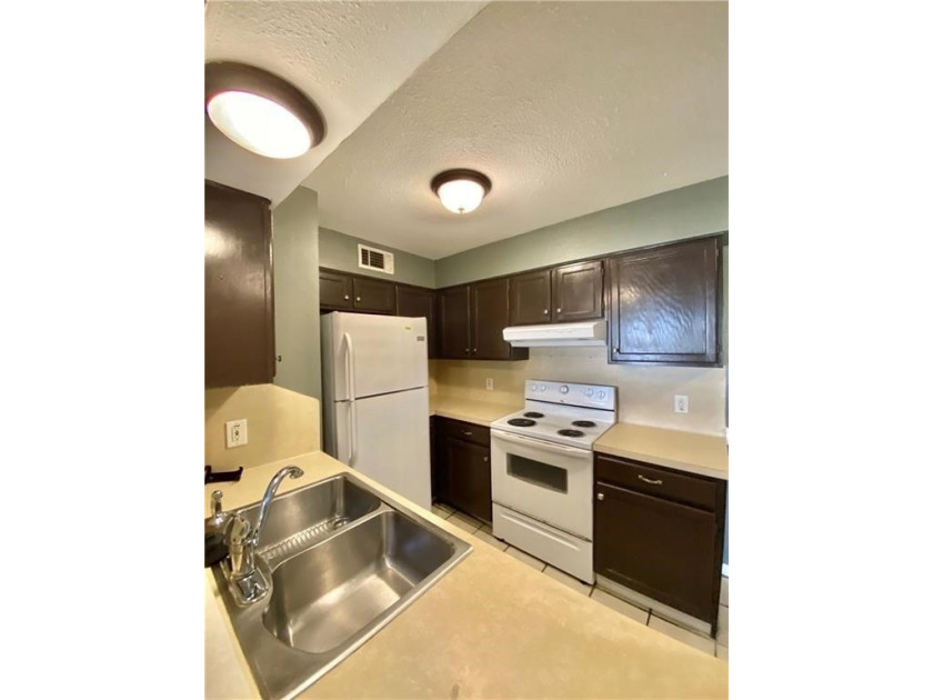 Welcome to this beautifully maintained 2-bedroom, 2-bath - photo 6