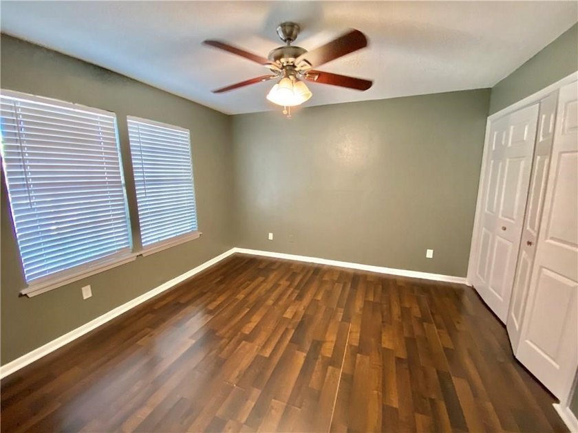 Welcome to this beautifully maintained 2-bedroom, 2-bath - photo 8
