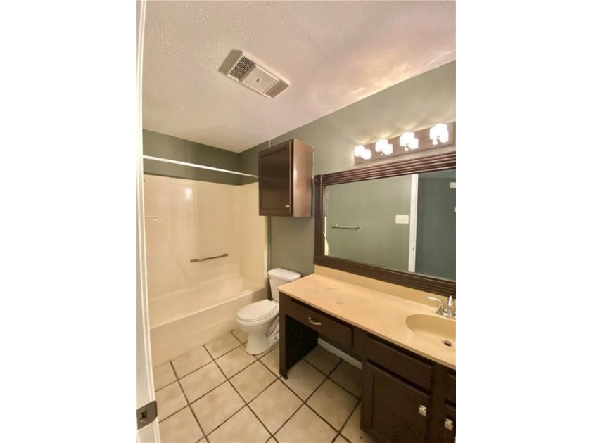 Welcome to this beautifully maintained 2-bedroom, 2-bath - photo 9