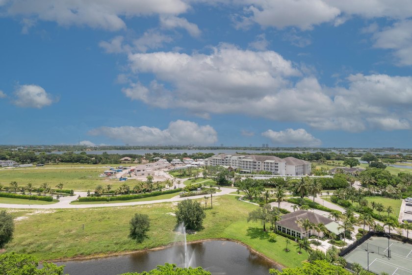 Beautiful 3 bedroom 3 full bath unit with Amazing Panoramic - photo 11