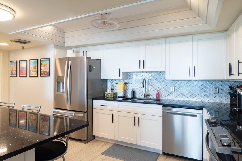 Beautiful 3 bedroom 3 full bath unit with Amazing Panoramic - photo 19
