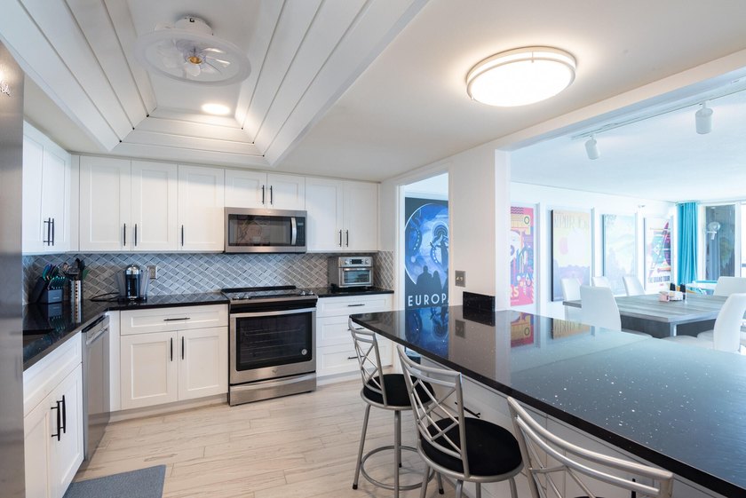 Beautiful 3 bedroom 3 full bath unit with Amazing Panoramic - photo 20