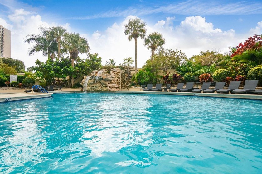 Beautiful 3 bedroom 3 full bath unit with Amazing Panoramic - photo 32