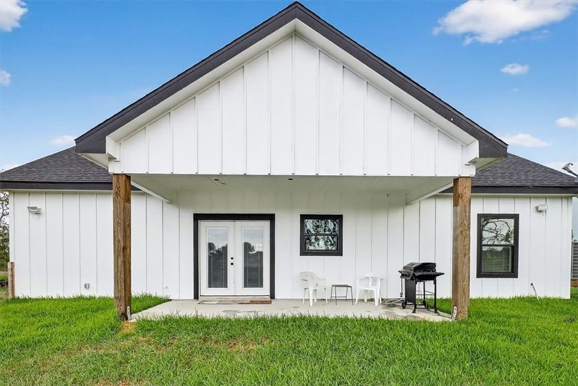 Charming 3-Bed, 2-Bath Home on Serene Pond in Rockport, Texas - photo 3