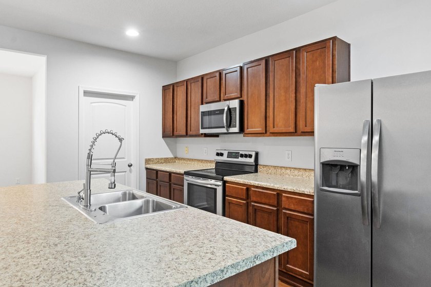 Fantastic home! Affordably priced to sell. This home has so much - photo 12
