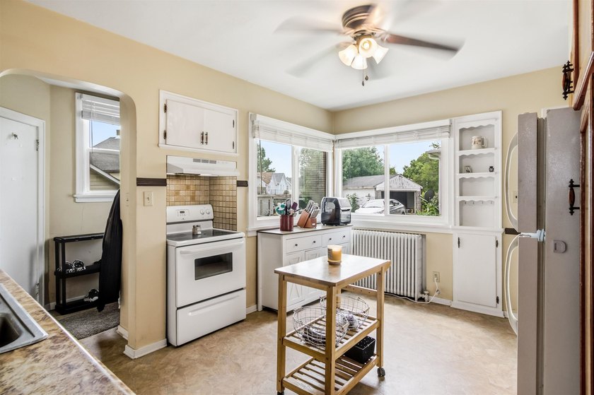 With a little TLC, this 4 bedroom, 1.5 bath home could be - photo 19