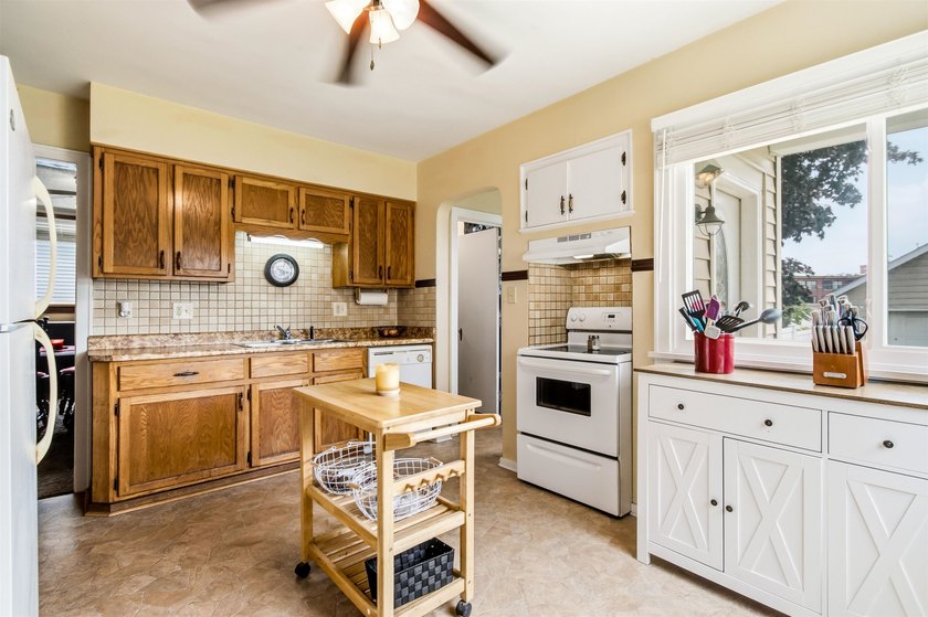 With a little TLC, this 4 bedroom, 1.5 bath home could be - photo 20