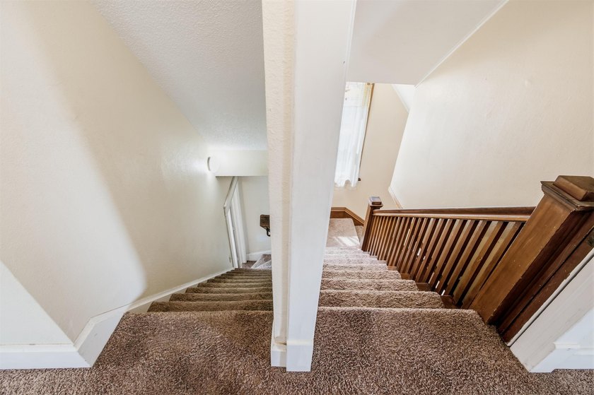 With a little TLC, this 4 bedroom, 1.5 bath home could be - photo 24
