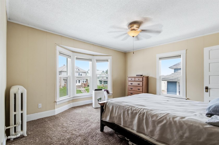 With a little TLC, this 4 bedroom, 1.5 bath home could be - photo 25
