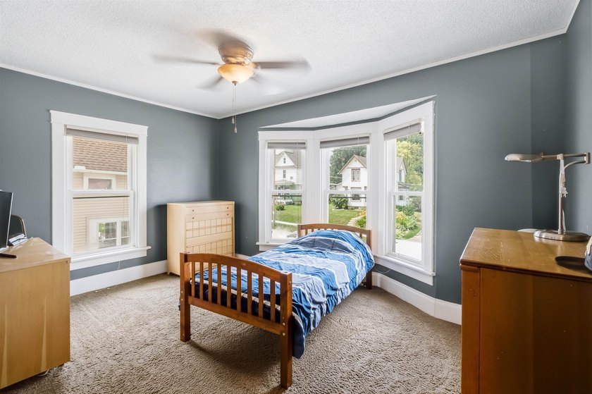With a little TLC, this 4 bedroom, 1.5 bath home could be - photo 27