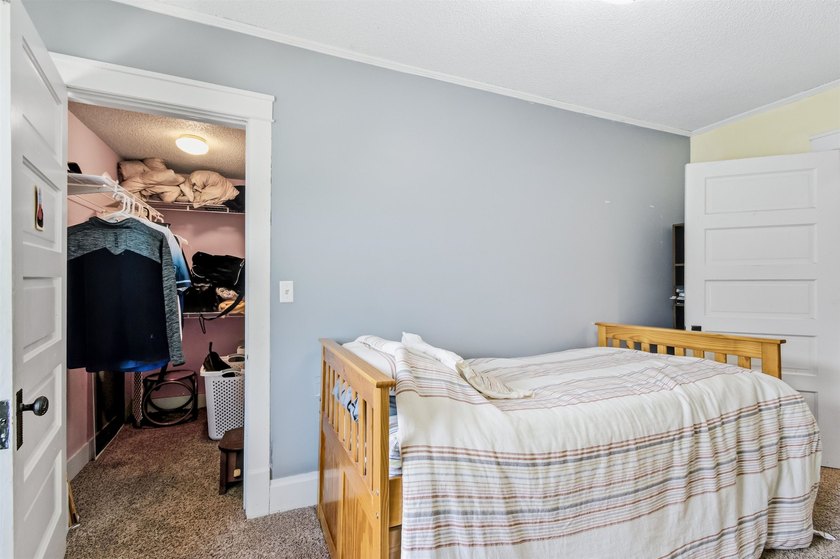 With a little TLC, this 4 bedroom, 1.5 bath home could be - photo 30