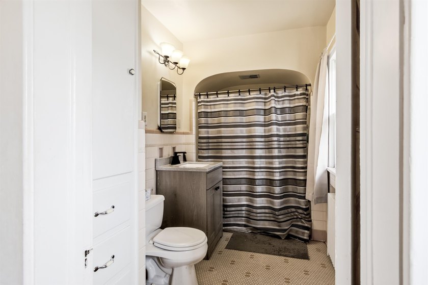 With a little TLC, this 4 bedroom, 1.5 bath home could be - photo 33