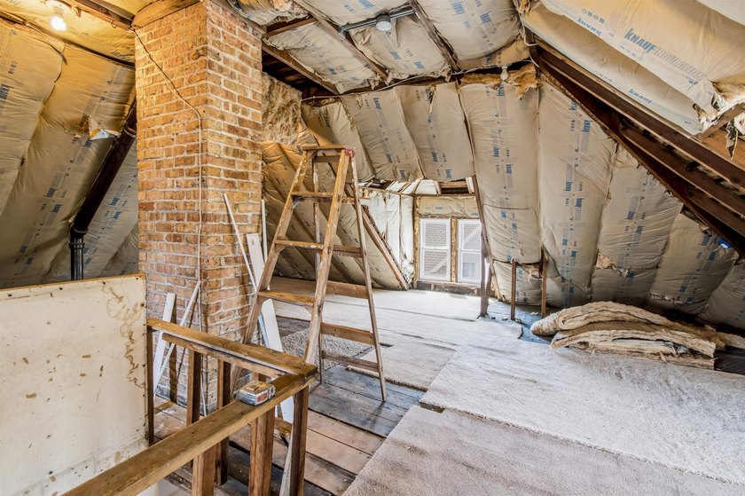 With a little TLC, this 4 bedroom, 1.5 bath home could be - photo 36