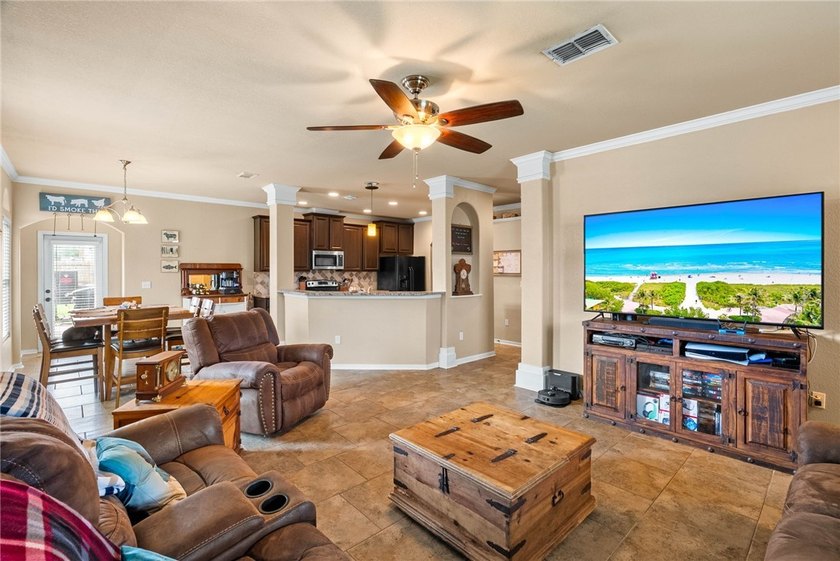 Looking to make your move to the highly desirable Bay Ridge - photo 5