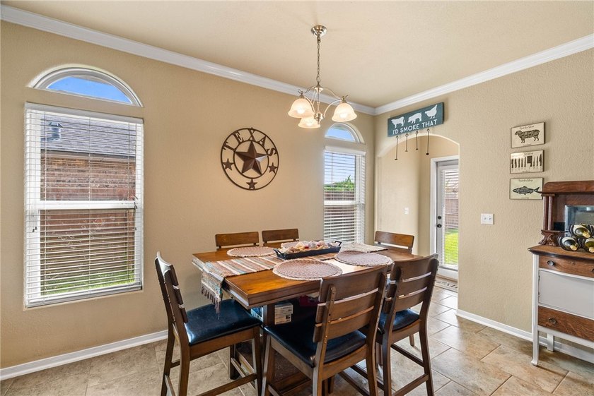 Looking to make your move to the highly desirable Bay Ridge - photo 7