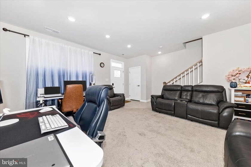 Price Reduction - Priced to SELL! Welcome to 6110 Stonecat Ct in - photo 4