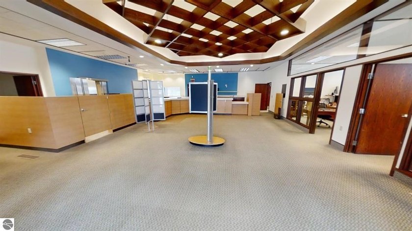 Establish your business in this high-visibility, 2,500 sq. ft - photo 4