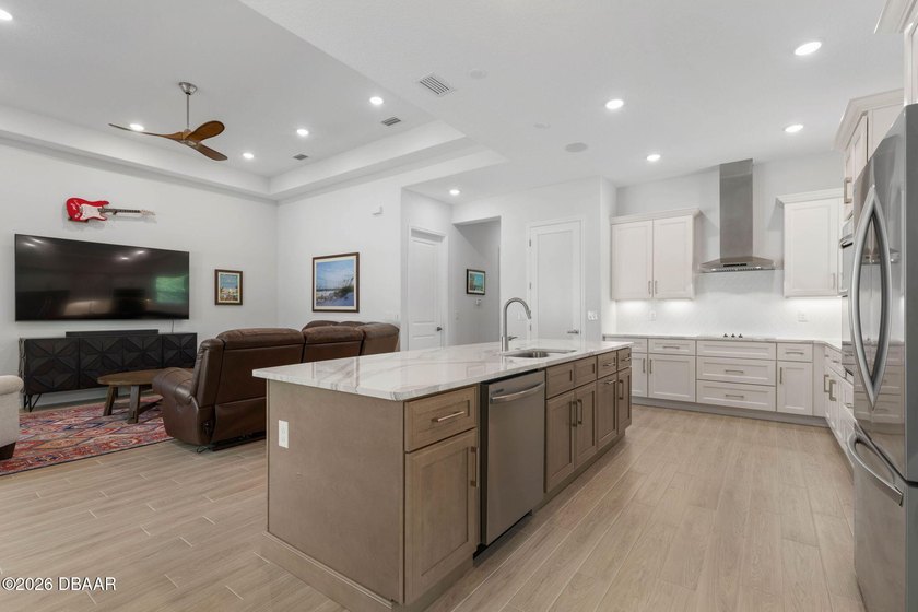 Step inside 114 New Leatherwood Drive, where luxury, comfort - photo 18