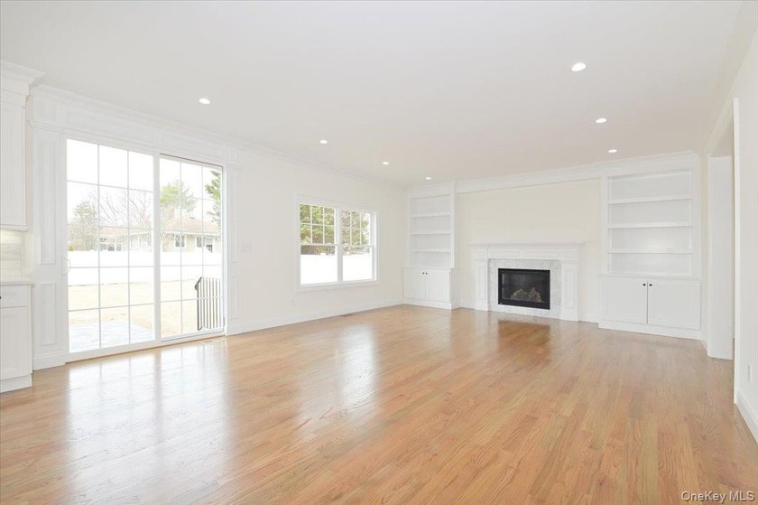 Welcome to this beautiful newly constructed center hall colonial - photo 10