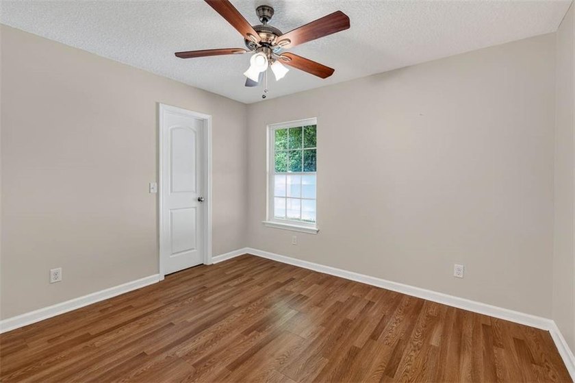 Welcome home to this beautifully maintained 3-bedroom - photo 21