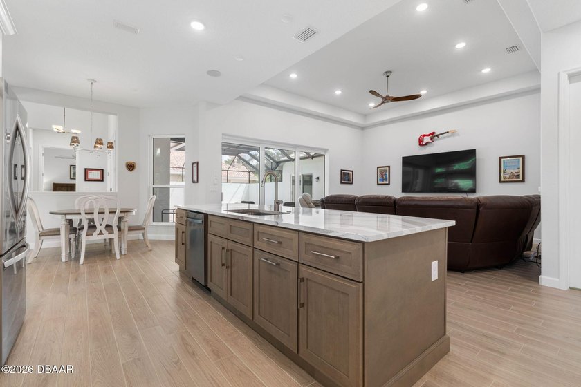 Step inside 114 New Leatherwood Drive, where luxury, comfort - photo 24