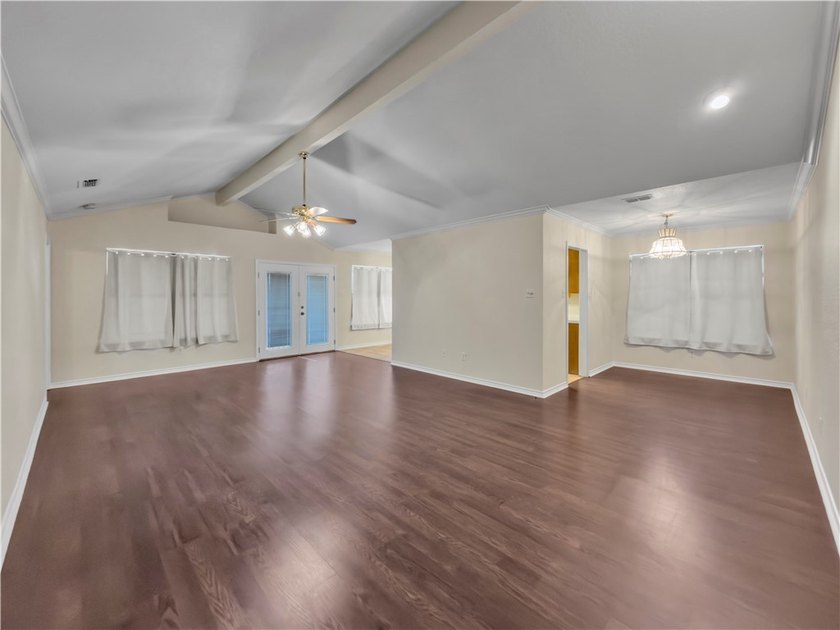 Experience the perfect harmony of comfort and convenience in - photo 5