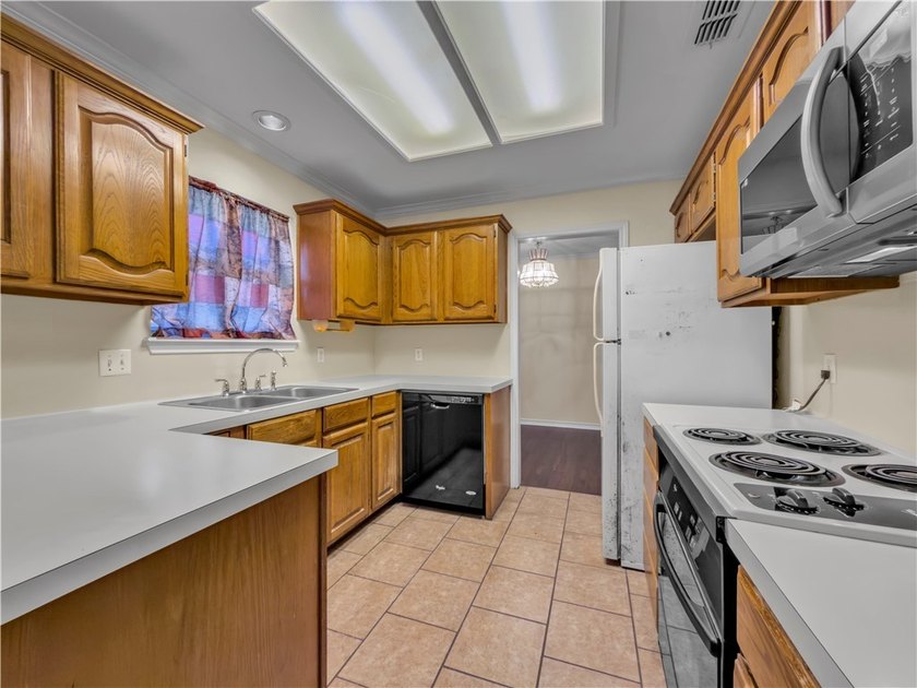 Experience the perfect harmony of comfort and convenience in - photo 9