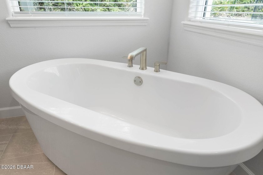 Step inside 114 New Leatherwood Drive, where luxury, comfort - photo 48
