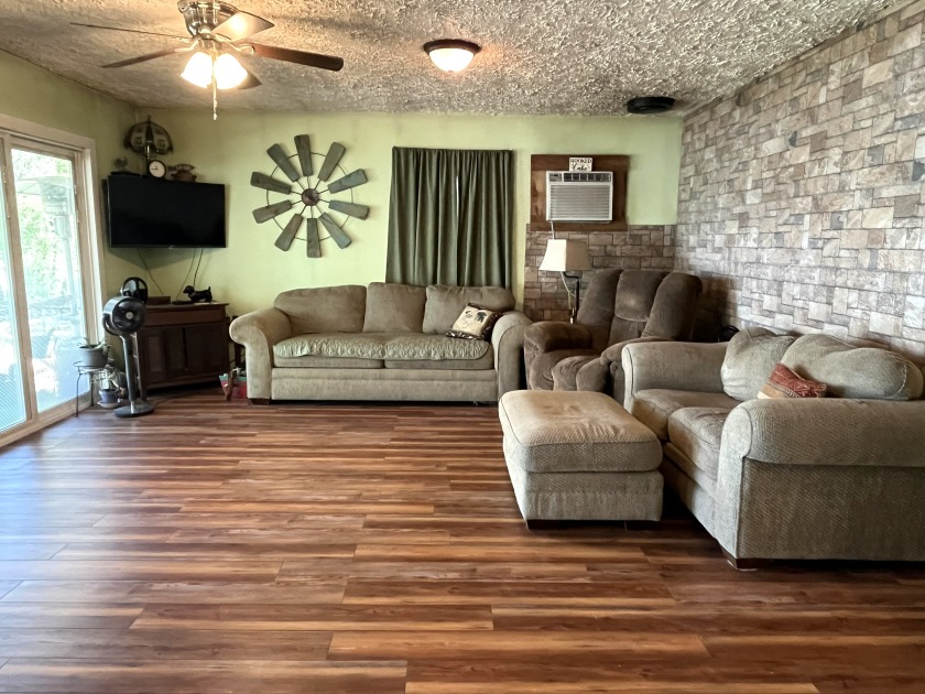 Living Room - photo 5