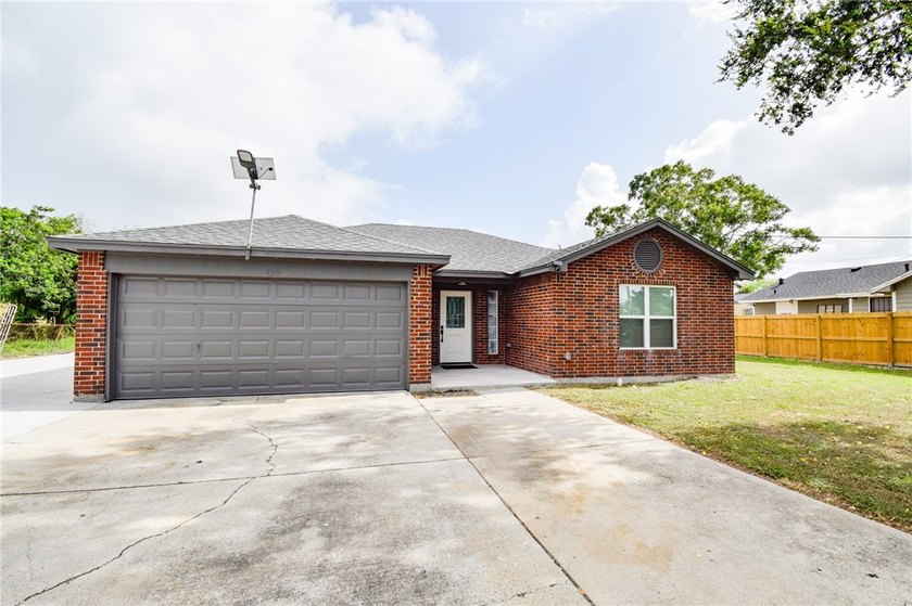 Completely rebuilt and beautifully updated, this move-in ready - photo 2