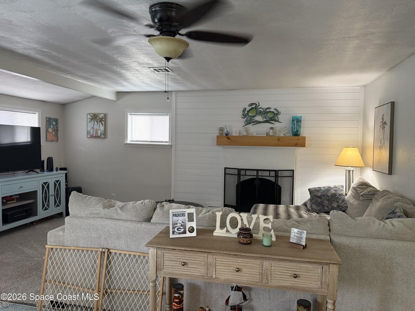 This beautiful home boasts 4 bedrooms pus a bonus/flex room and - photo 5
