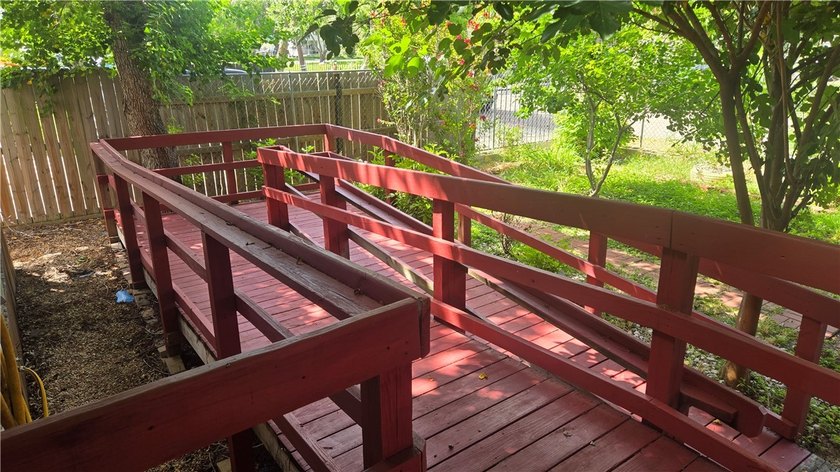 INVESTMENT OPPORTUNITY!! Main house is 4 Bedrooms and 1 Bath and - photo 5