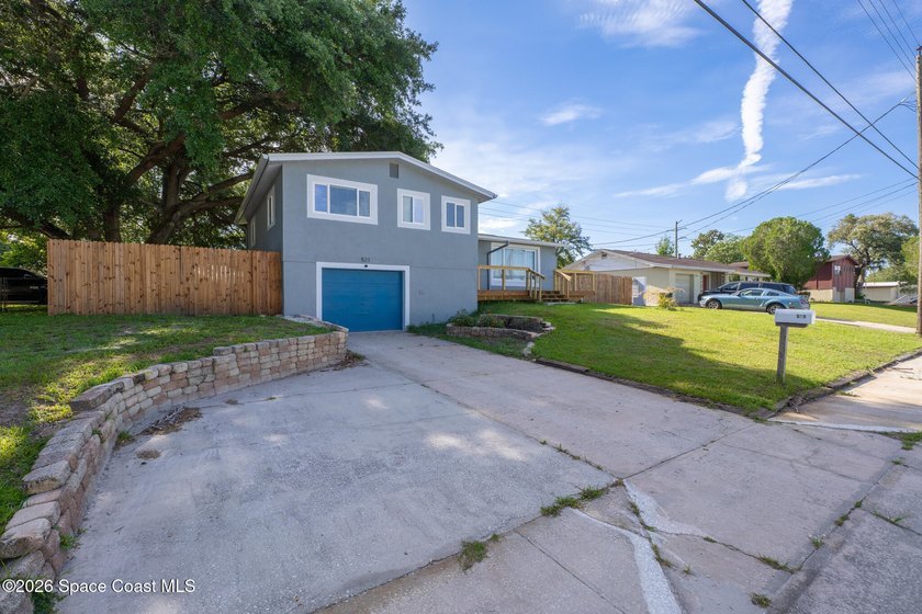 TRI LEVEL HOME on .26 of an acre! 3 Bedroom 2 bath with Living - photo 2
