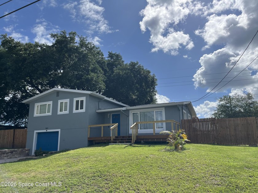 TRI LEVEL HOME on .26 of an acre! 3 Bedroom 2 bath with Living - photo 3