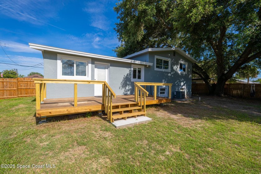 TRI LEVEL HOME on .26 of an acre! 3 Bedroom 2 bath with Living - photo 4