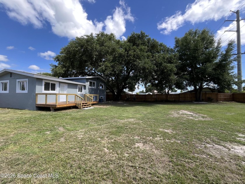 TRI LEVEL HOME on .26 of an acre! 3 Bedroom 2 bath with Living - photo 9