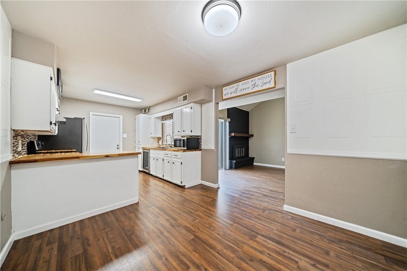 Welcome to this beautifully updated 3-bedroom, 2-bath home - photo 10