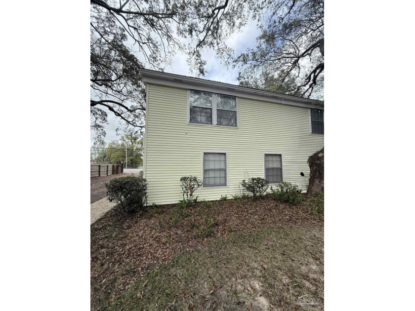 REDUCED PRICE!! I HAVE A VERY MOTIVATED SELLER. THIS TOWNHOME IS - photo 3