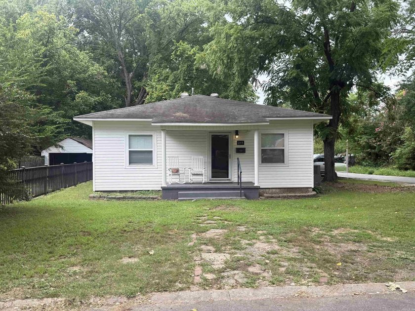 Welcome home to this charming 4-bedroom, 2-bath home nestled in - photo 28